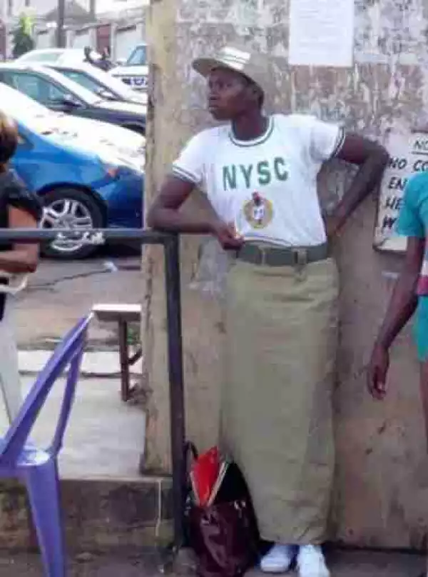 See How This Female Corps Member Rocks Her NYSC Attire 